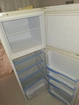 Nevera Congelador Indesit Blanca