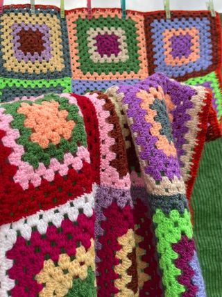 Colcha ganchillo patchwork manta mantita a mano