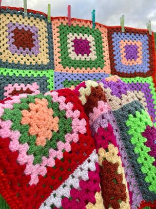 Colcha ganchillo patchwork manta mantita a mano