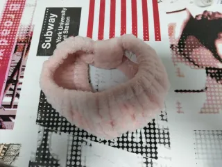 Diadema facial de felpa rosa