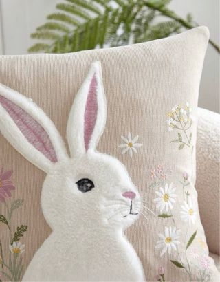 Funda Cojín 45x45cm Conejo Bordado