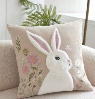 Funda Cojín 45x45cm Conejo Bordado