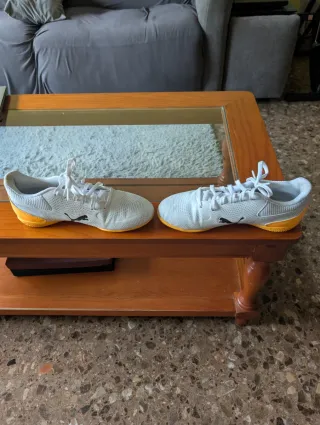 Zapatillas Puma Blancas y Naranjas