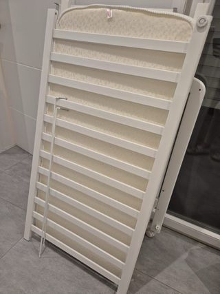 Cuna de bebé blanca