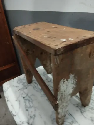 Banqueta antigua de madera