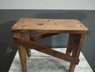 Banqueta antigua de madera