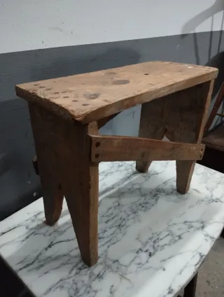 Banqueta antigua de madera