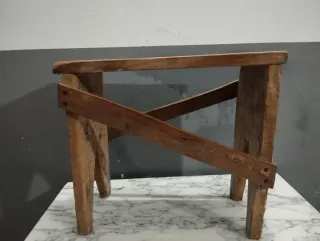 Banqueta antigua de madera