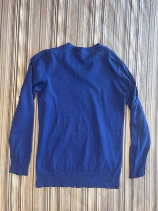 Jersey azul cuello pico Clockhouse