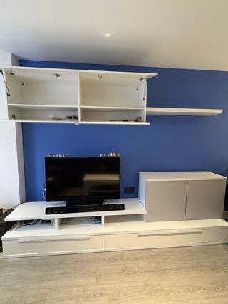 Muebles salón blanco y plateado