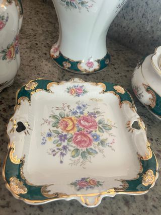 Juego Porcelana Decorativa Oro y Verde