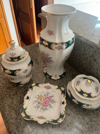 Juego Porcelana Decorativa Oro y Verde