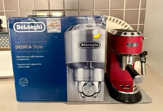 Cafetera DeLonghi Dedica Style Roja