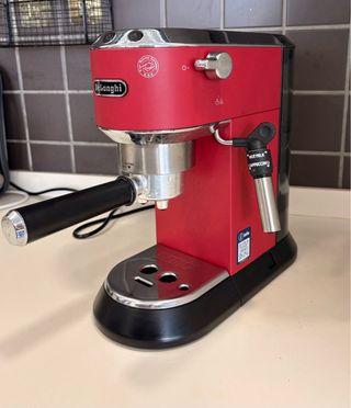 Cafetera DeLonghi Dedica Style Roja