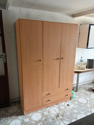 Armario ropero de madera