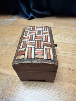 Cofre de madera decorado