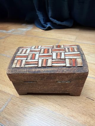 Cofre de madera decorado