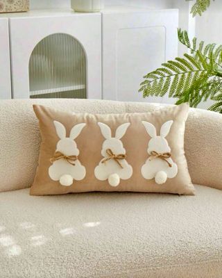 Funda para Cojín de 50x30cm.Bordado.Tres Conejos