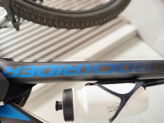 Bicicleta de montaña negra