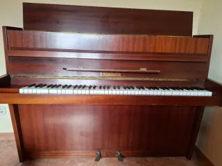 Piano Vertical J. Schiller Madera