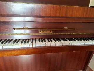 Piano Vertical J. Schiller Madera