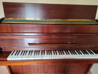 Piano Vertical J. Schiller Madera