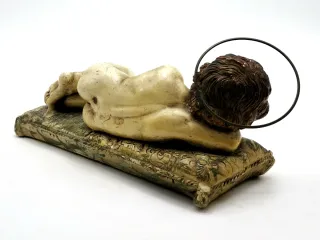 Antigua figura religiosa Niño Jesús durmiendo