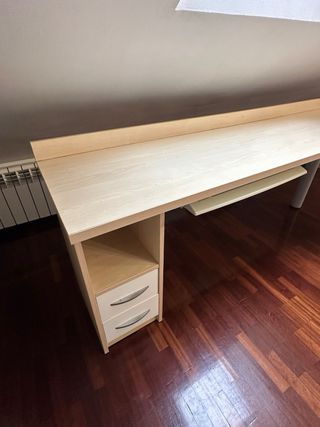Mesa de escritorio madera y metal