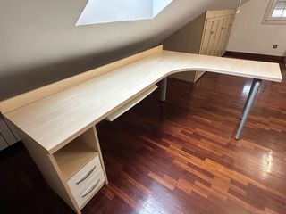 Mesa de escritorio madera y metal