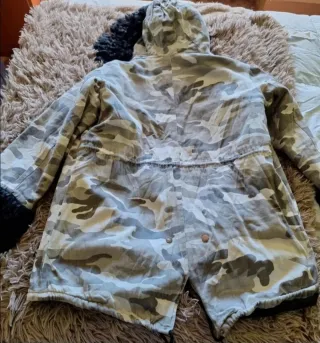 Parka Camuflaje con Forro Negro y Puños