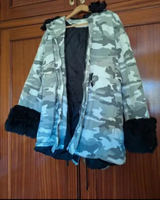 Parka Camuflaje con Forro Negro y Puños