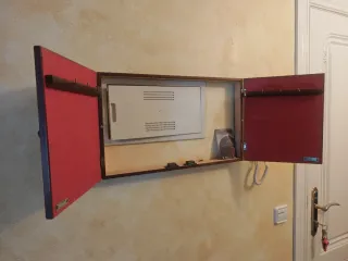 Tapa contador luz y colgador de llaves