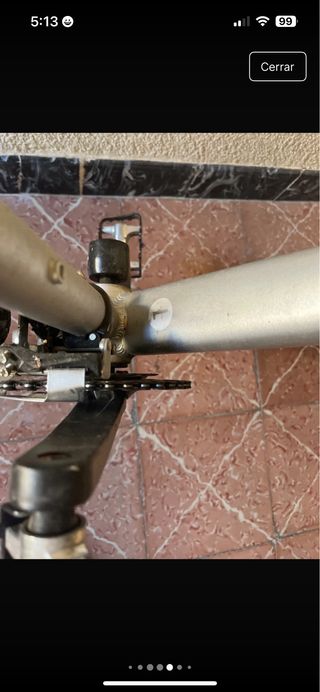 Bicicleta de montaña plateada