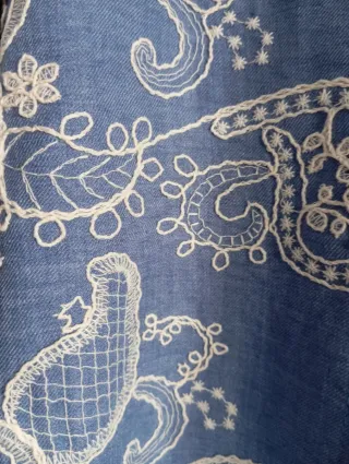 Blusa azul bordada XL