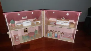 Casa de muñecas de madera