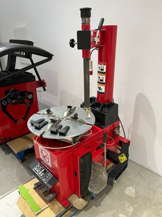 Equilibradora y Desmontadora de Neumáticos