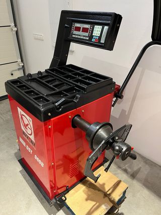 Equilibradora y Desmontadora de Neumáticos