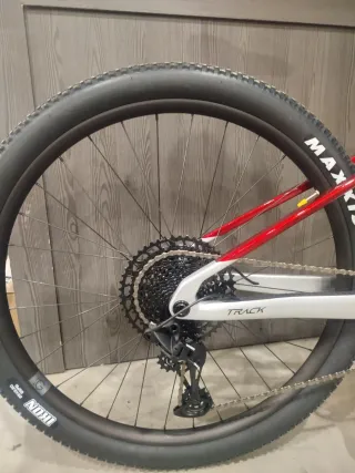 Megamo Track S100 SX Talla L Nueva