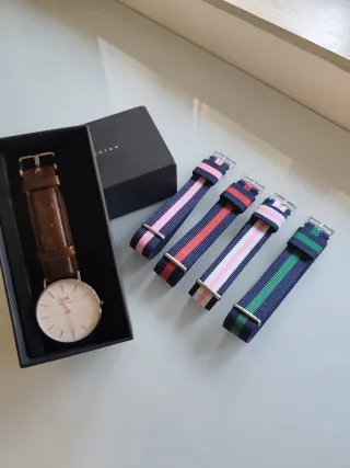 Reloj Daniel Wellington + PACK 4 Correas GRATIS!