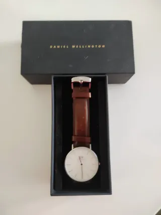 Reloj Daniel Wellington + PACK 4 Correas GRATIS!