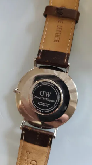 Reloj Daniel Wellington + PACK 4 Correas GRATIS!