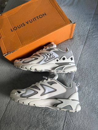 Zapatillas Louis Vuitton grises y blancas
