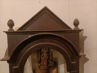 Vitrina decorativa/capilla antigua con estructura