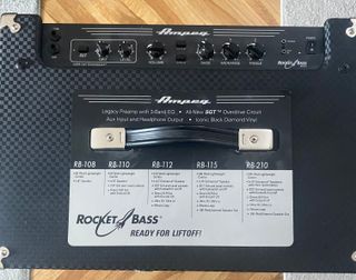 Ampeg Rocket Bass RB-210 Amplificador Bajo