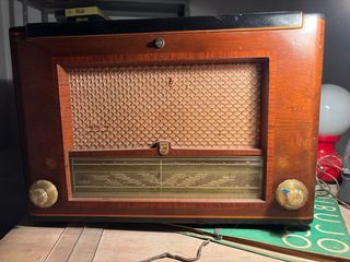 Radio Antigua Phillips Madera (con tocadiscos)
