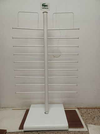 Expositor Lacoste