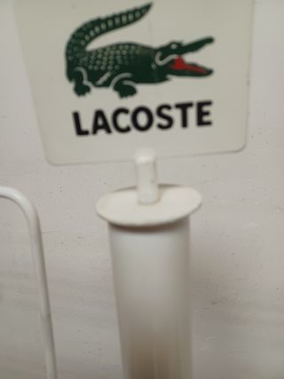 Expositor Lacoste