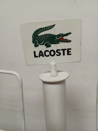 Expositor Lacoste