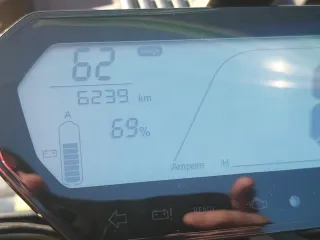 Scooter eléctrico SuperSoco CPX, equivale a 125 cc