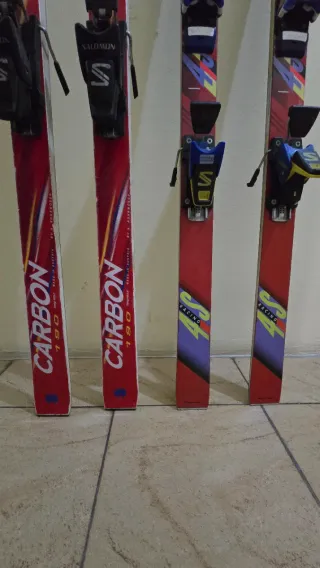 Esquís vintage Atomic y Rossignol (Decoración)